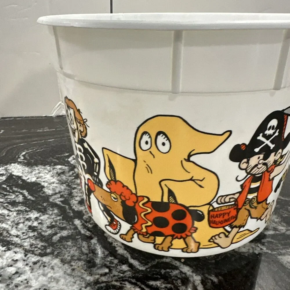 Vintage Shamrock Industries Halloween pail metal handle trick or treaters